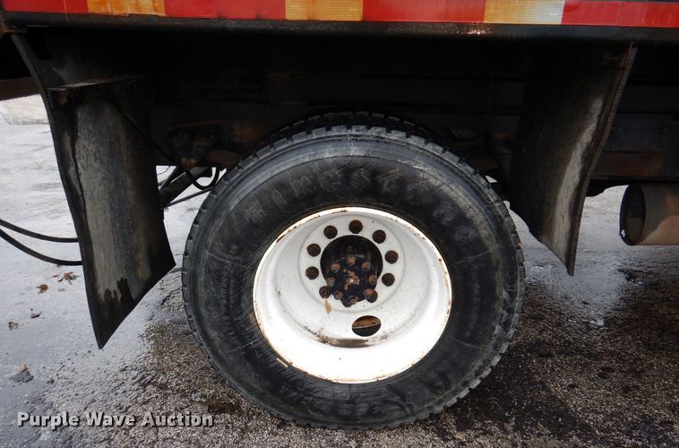 image for item JL9851 2002 International 4900  dump truck