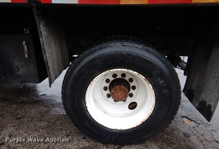 image for item JL9851 2002 International 4900  dump truck