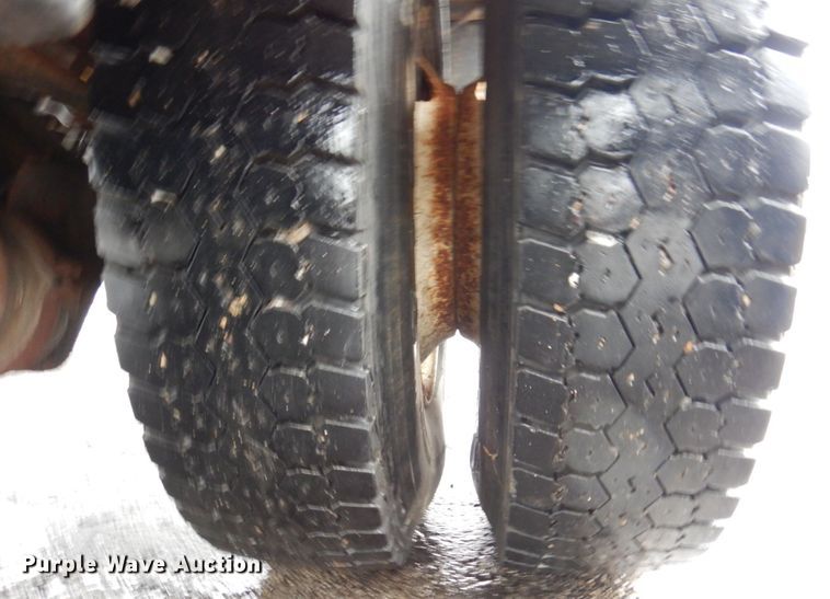 image for item JL9851 2002 International 4900  dump truck