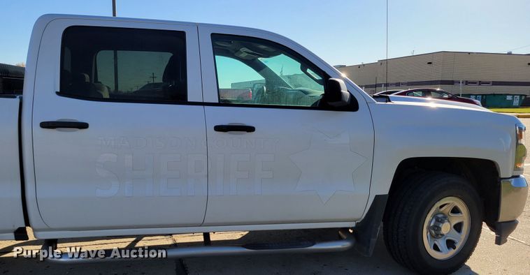 image for item JY9982 2016 Chevrolet Silverado 1500  Crew Cab pickup truck