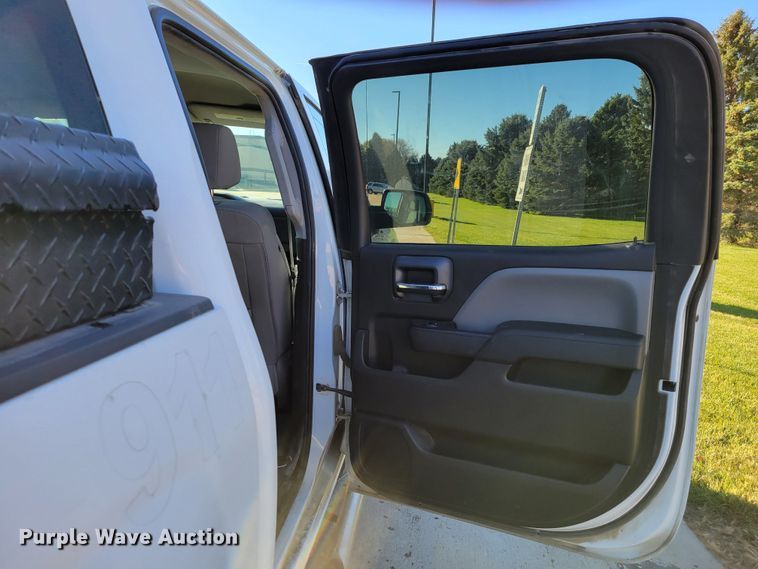 image for item JY9982 2016 Chevrolet Silverado 1500  Crew Cab pickup truck