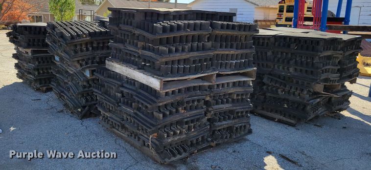 image for item JZ9009 Approximately 264 pieces of artificial playground turf