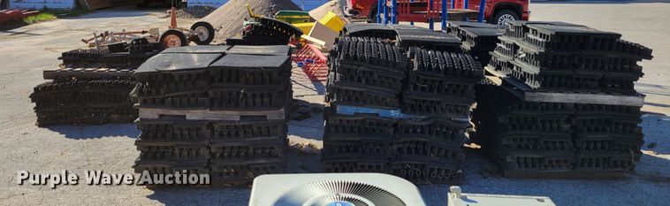 image for item JZ9009 Approximately 264 pieces of artificial playground turf