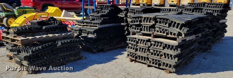 image for item JZ9009 Approximately 264 pieces of artificial playground turf