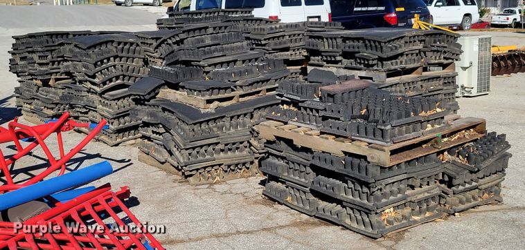 image for item JZ9009 Approximately 264 pieces of artificial playground turf