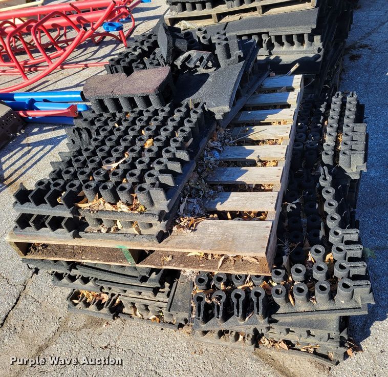 image for item JZ9009 Approximately 264 pieces of artificial playground turf