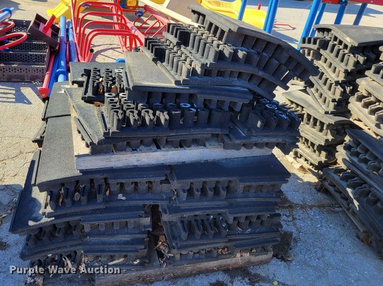 image for item JZ9009 Approximately 264 pieces of artificial playground turf