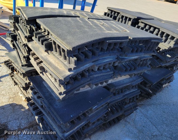 image for item JZ9009 Approximately 264 pieces of artificial playground turf