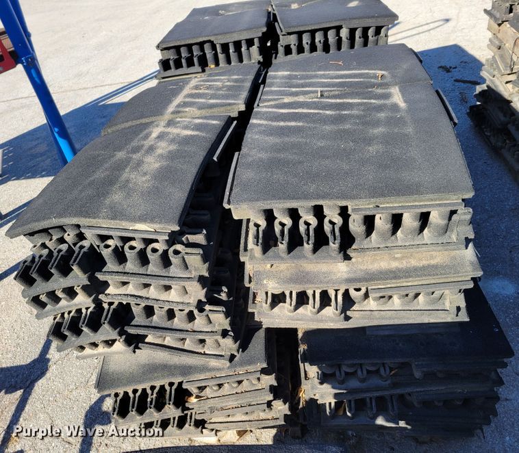 image for item JZ9009 Approximately 264 pieces of artificial playground turf