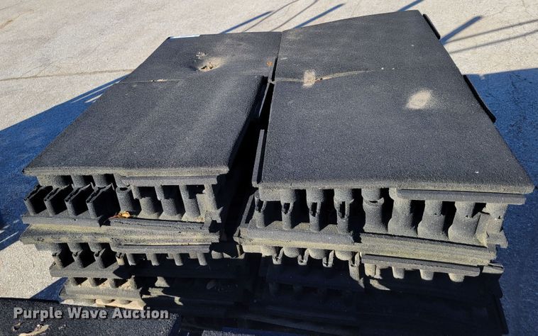 image for item JZ9009 Approximately 264 pieces of artificial playground turf