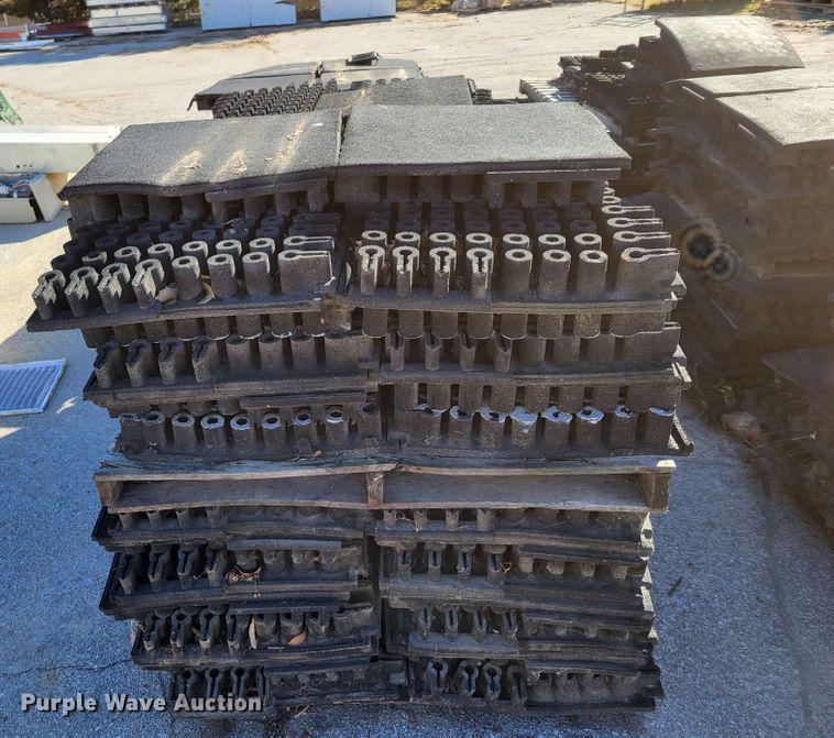 image for item JZ9009 Approximately 264 pieces of artificial playground turf