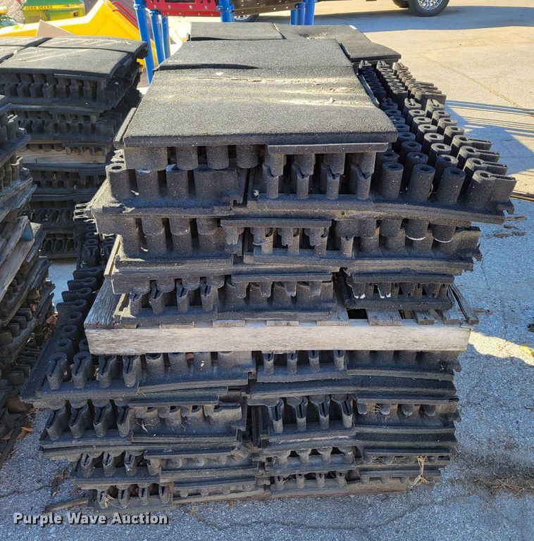 image for item JZ9009 Approximately 264 pieces of artificial playground turf