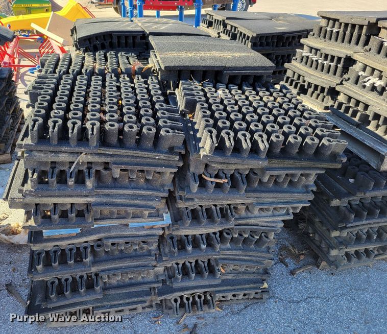 image for item JZ9009 Approximately 264 pieces of artificial playground turf