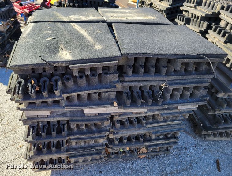 image for item JZ9009 Approximately 264 pieces of artificial playground turf