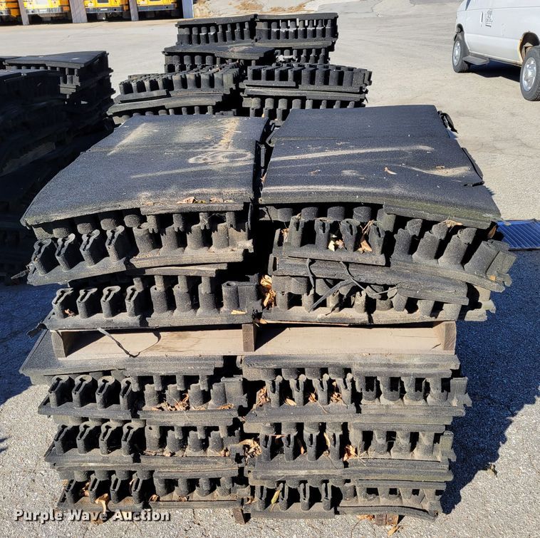 image for item JZ9009 Approximately 264 pieces of artificial playground turf