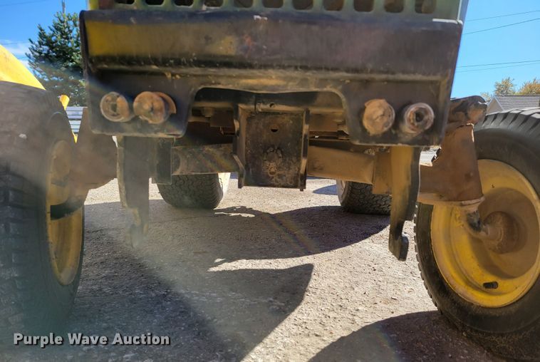 image for item JZ9011 John Deere 318  lawn mower