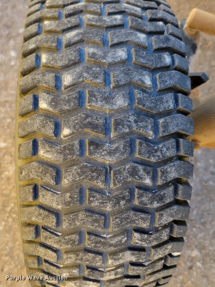 image for item JZ9011 John Deere 318  lawn mower