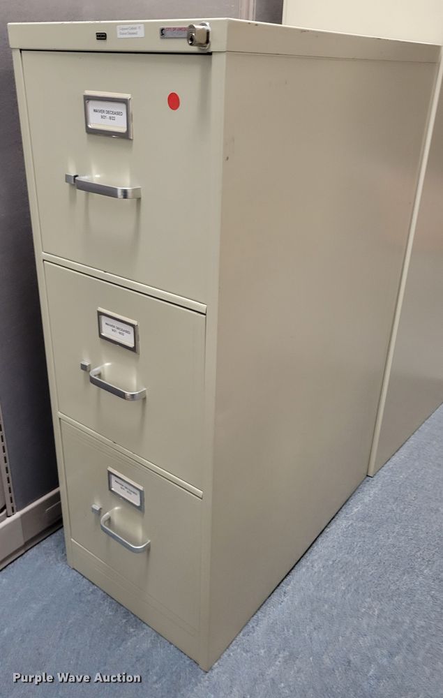 image for item JZ9074 (4) filing cabinets