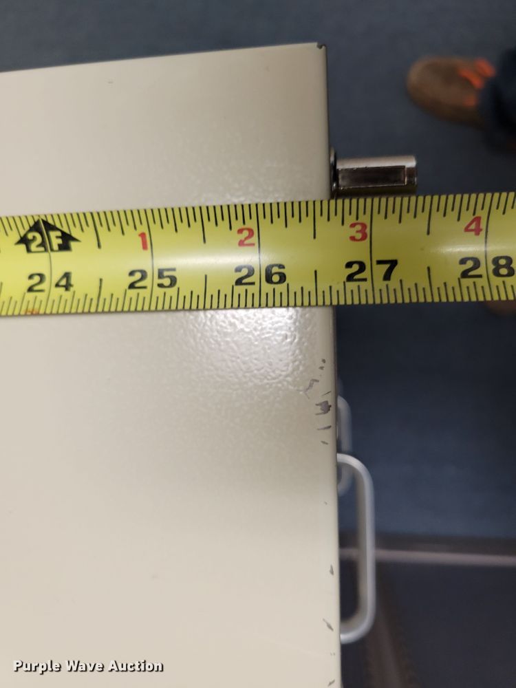 image for item JZ9074 (4) filing cabinets