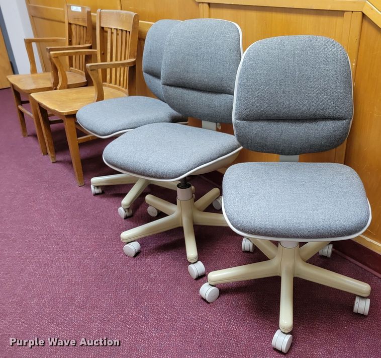 image for item JZ9076 Approximately 20 chairs