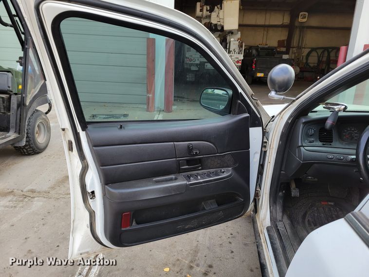 image for item JZ9091 2011 Ford Crown Victoria Police Interceptor