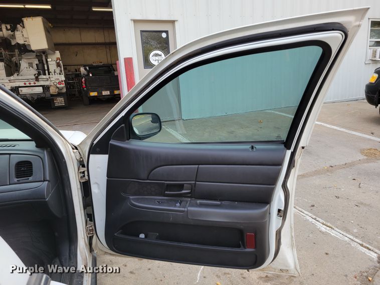 image for item JZ9091 2011 Ford Crown Victoria Police Interceptor