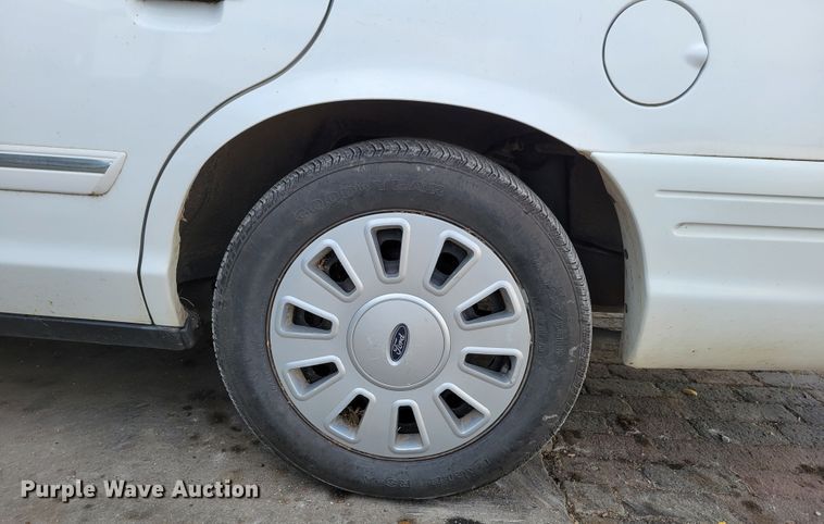 image for item JZ9091 2011 Ford Crown Victoria Police Interceptor