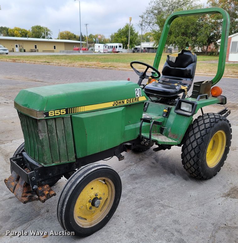image for item JZ9093 1986 John Deere 855  tractor