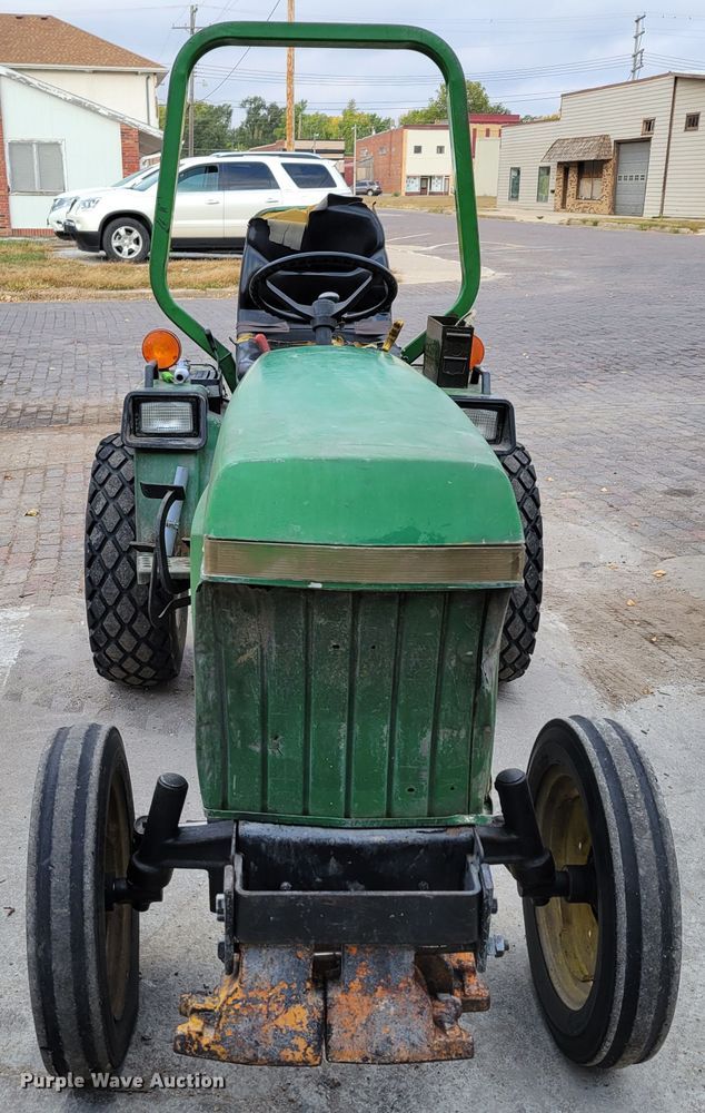 image for item JZ9093 1986 John Deere 855  tractor