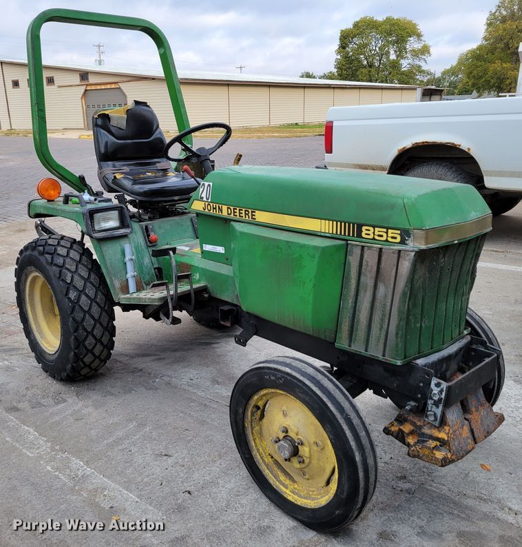 image for item JZ9093 1986 John Deere 855  tractor
