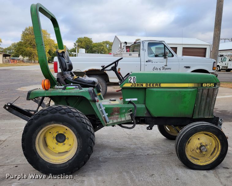 image for item JZ9093 1986 John Deere 855  tractor