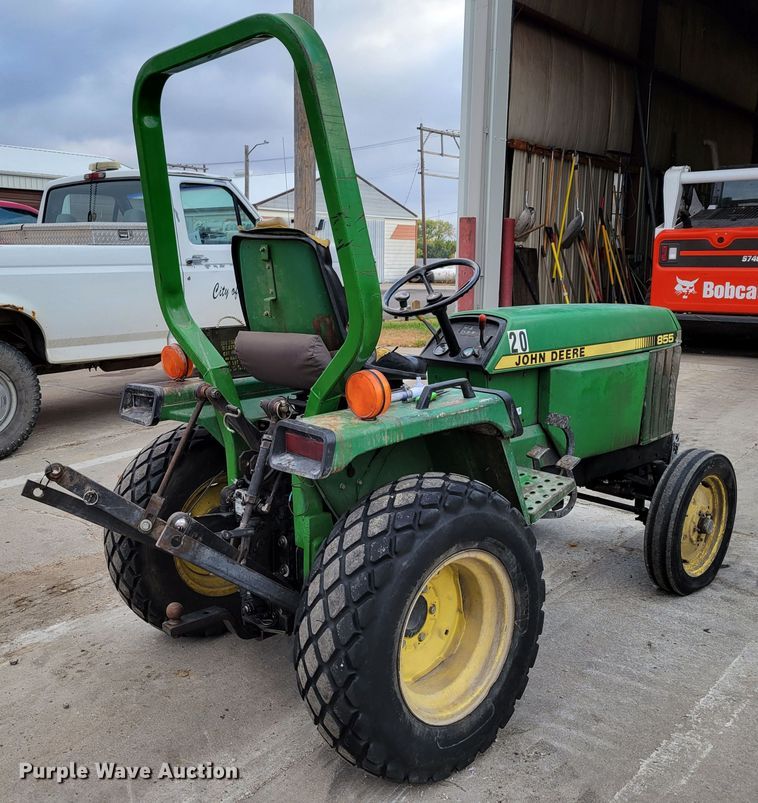 image for item JZ9093 1986 John Deere 855  tractor