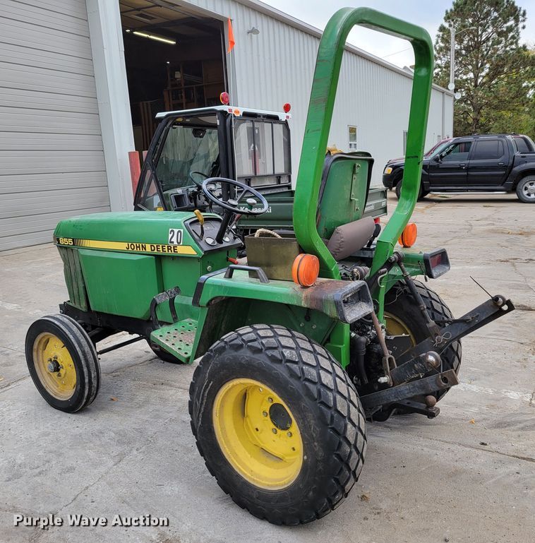 image for item JZ9093 1986 John Deere 855  tractor