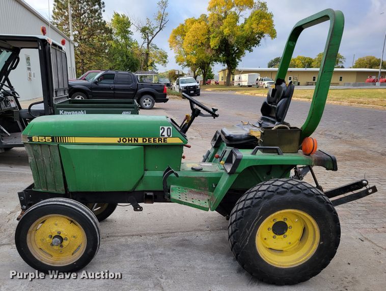 image for item JZ9093 1986 John Deere 855  tractor