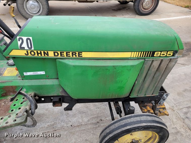 image for item JZ9093 1986 John Deere 855  tractor