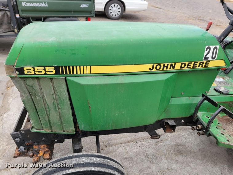 image for item JZ9093 1986 John Deere 855  tractor