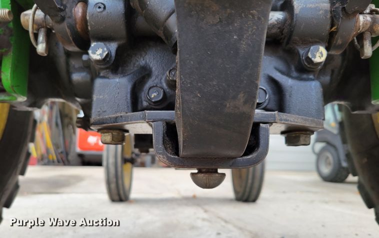 image for item JZ9093 1986 John Deere 855  tractor