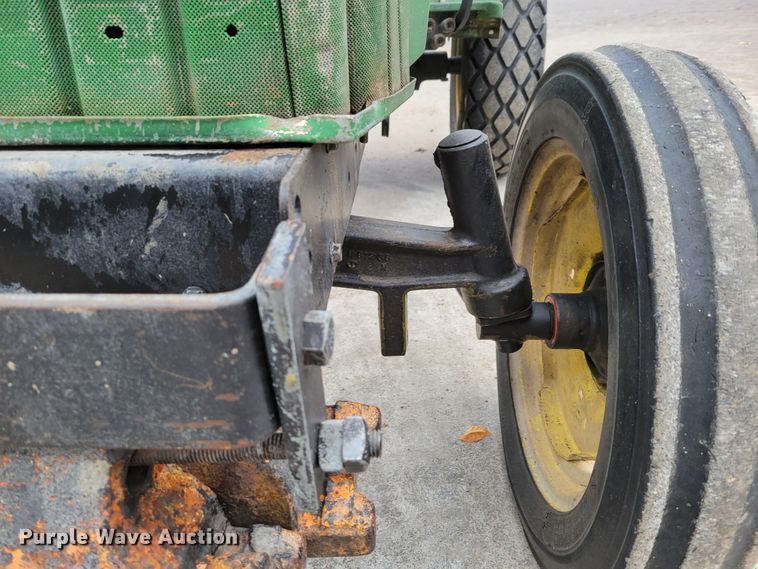 image for item JZ9093 1986 John Deere 855  tractor