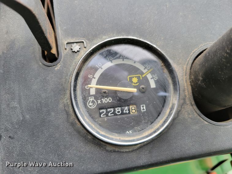 image for item JZ9093 1986 John Deere 855  tractor