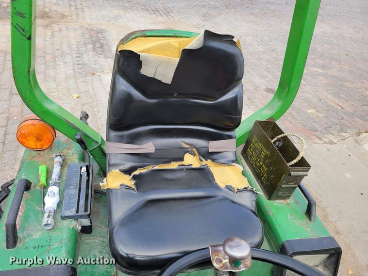 image for item JZ9093 1986 John Deere 855  tractor