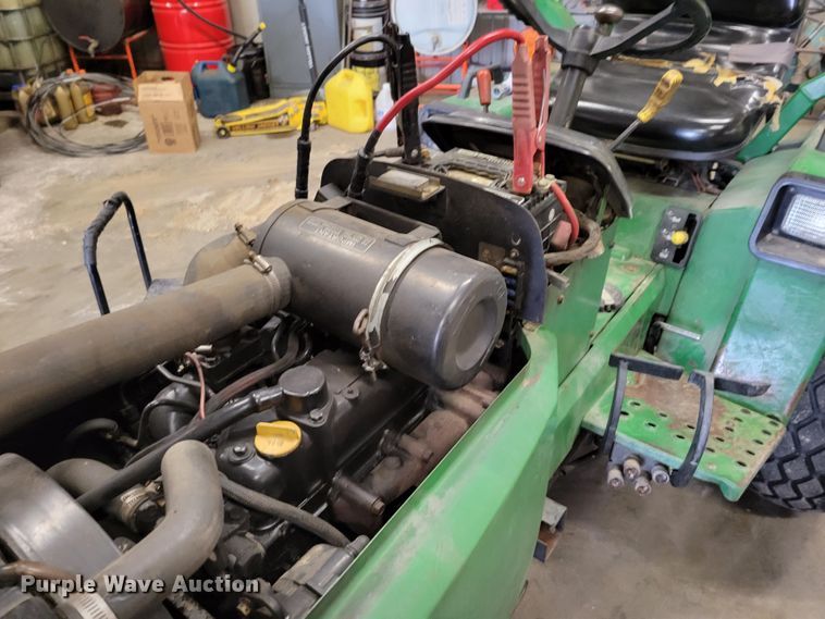 image for item JZ9093 1986 John Deere 855  tractor