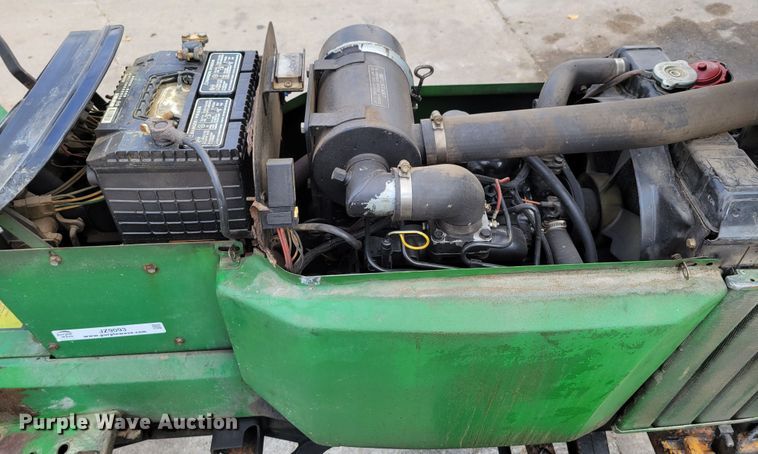 image for item JZ9093 1986 John Deere 855  tractor