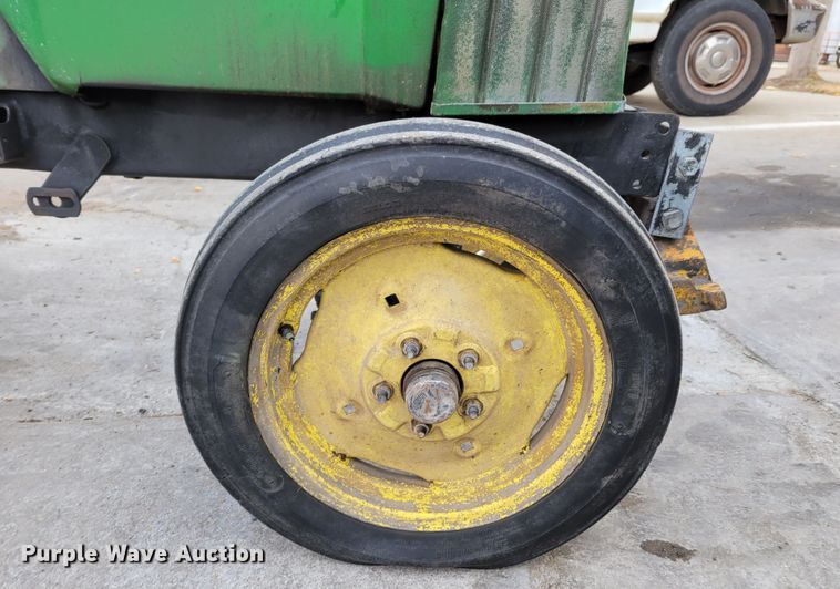 image for item JZ9093 1986 John Deere 855  tractor