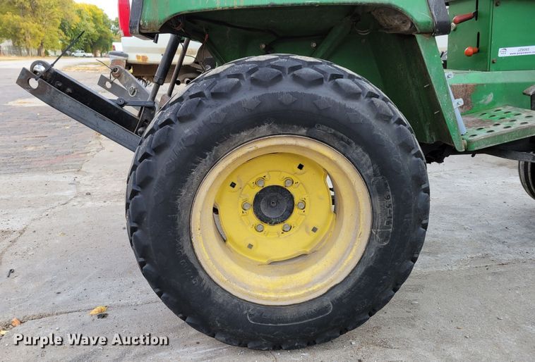 image for item JZ9093 1986 John Deere 855  tractor