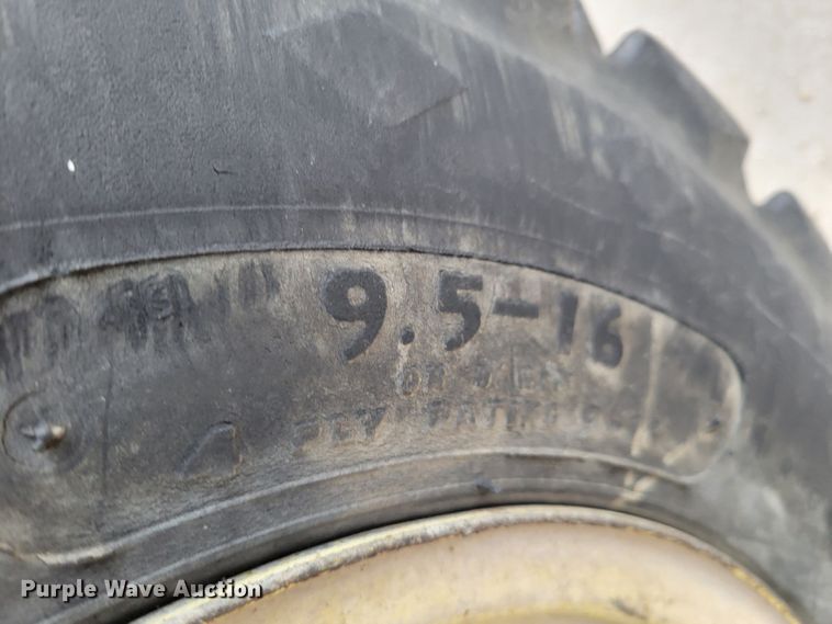 image for item JZ9093 1986 John Deere 855  tractor