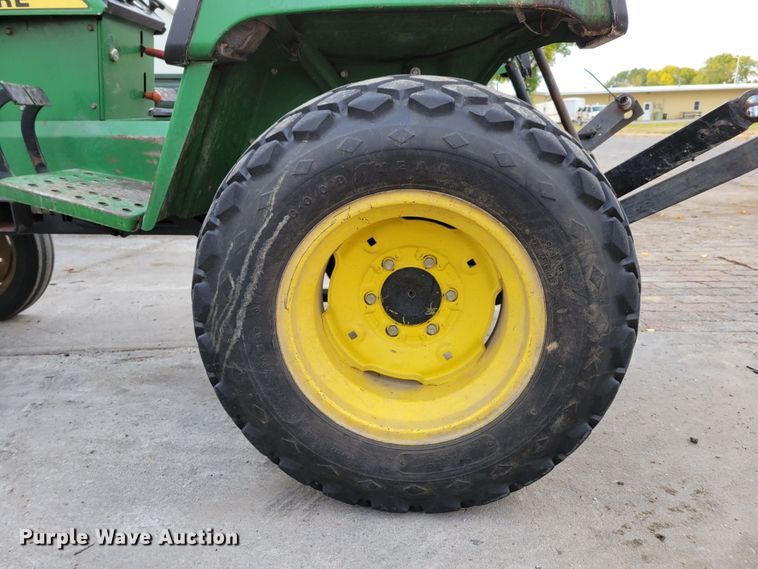 image for item JZ9093 1986 John Deere 855  tractor