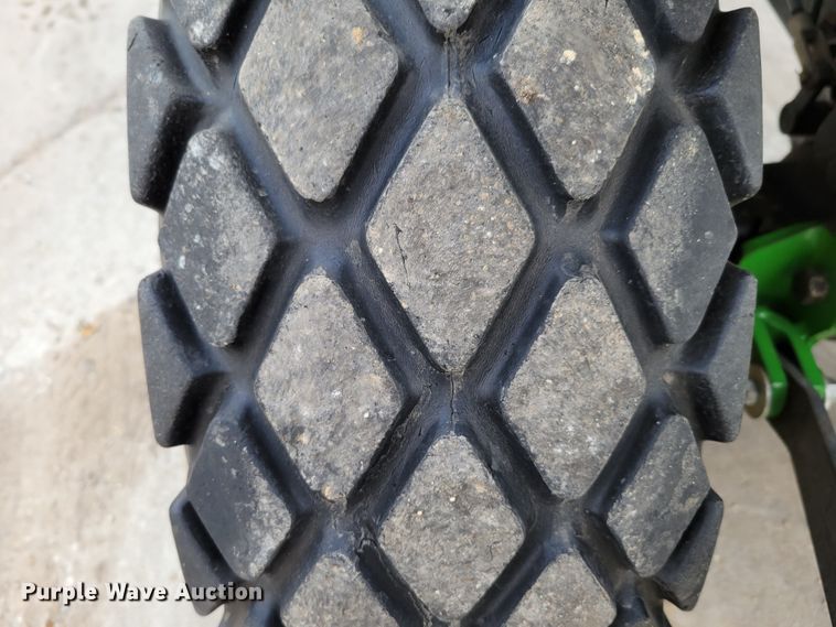 image for item JZ9093 1986 John Deere 855  tractor