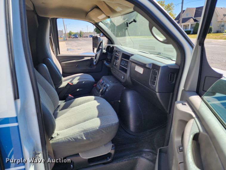 image for item KH9194 2012 Chevrolet Express G4500  ambulance