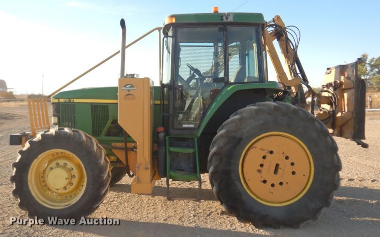 image for item KJ9159 2000 John Deere 7210  MFWD tractor