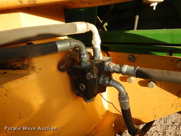 image for item KJ9159 2000 John Deere 7210  MFWD tractor